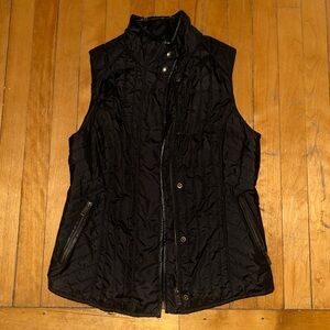 BANANA REPUBLIC WATER-RESISTANT QUILTED VEST